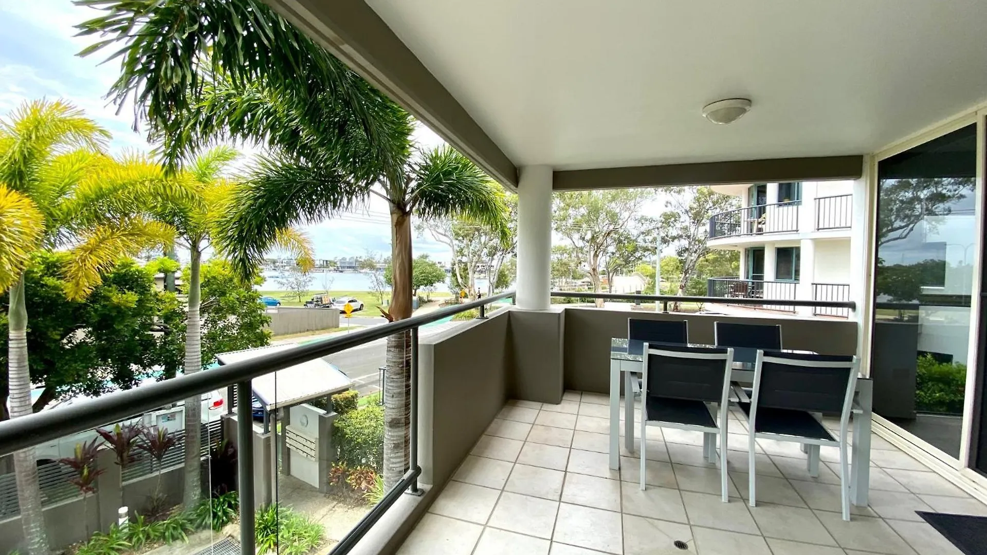 Excellsior Apartments Mooloolaba 4*,